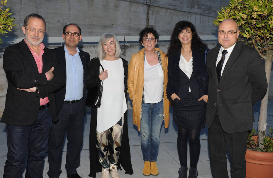 Los concejales vallisoletanos Manuel Saravia, Luis Vélez, Rafaela Romero y Ana Redondo, la directora del Museo de la Ciencia, Inés Rodríguez -tercera por la izquierda-, y Luis Antonio Gómez, subdelegado del Gobierno en Valladolid.