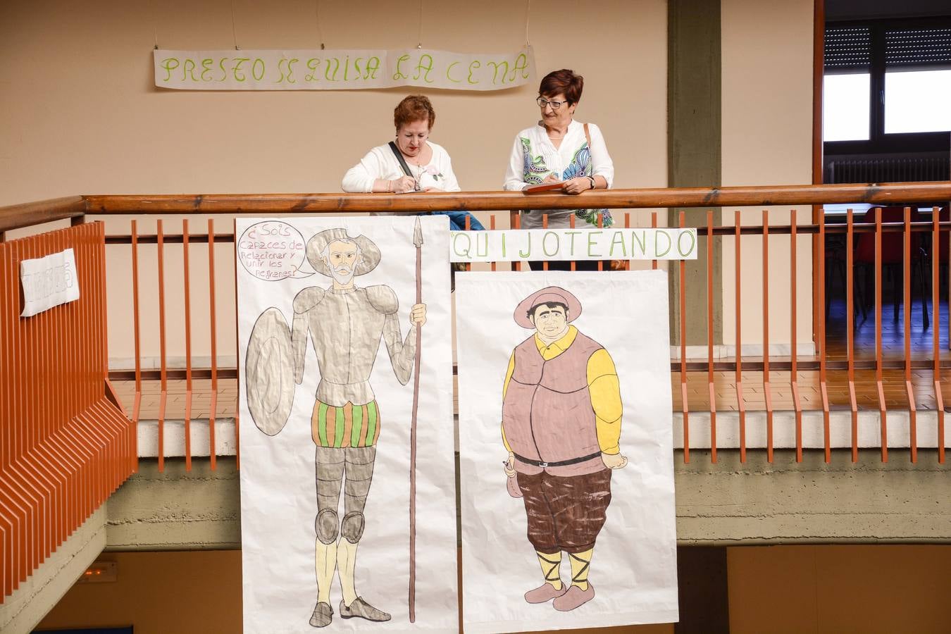 Alumnas de educación de alumnos empapelan del centro cívico de Delicias con refranes extraídos de &#039;El Quijote&#039;