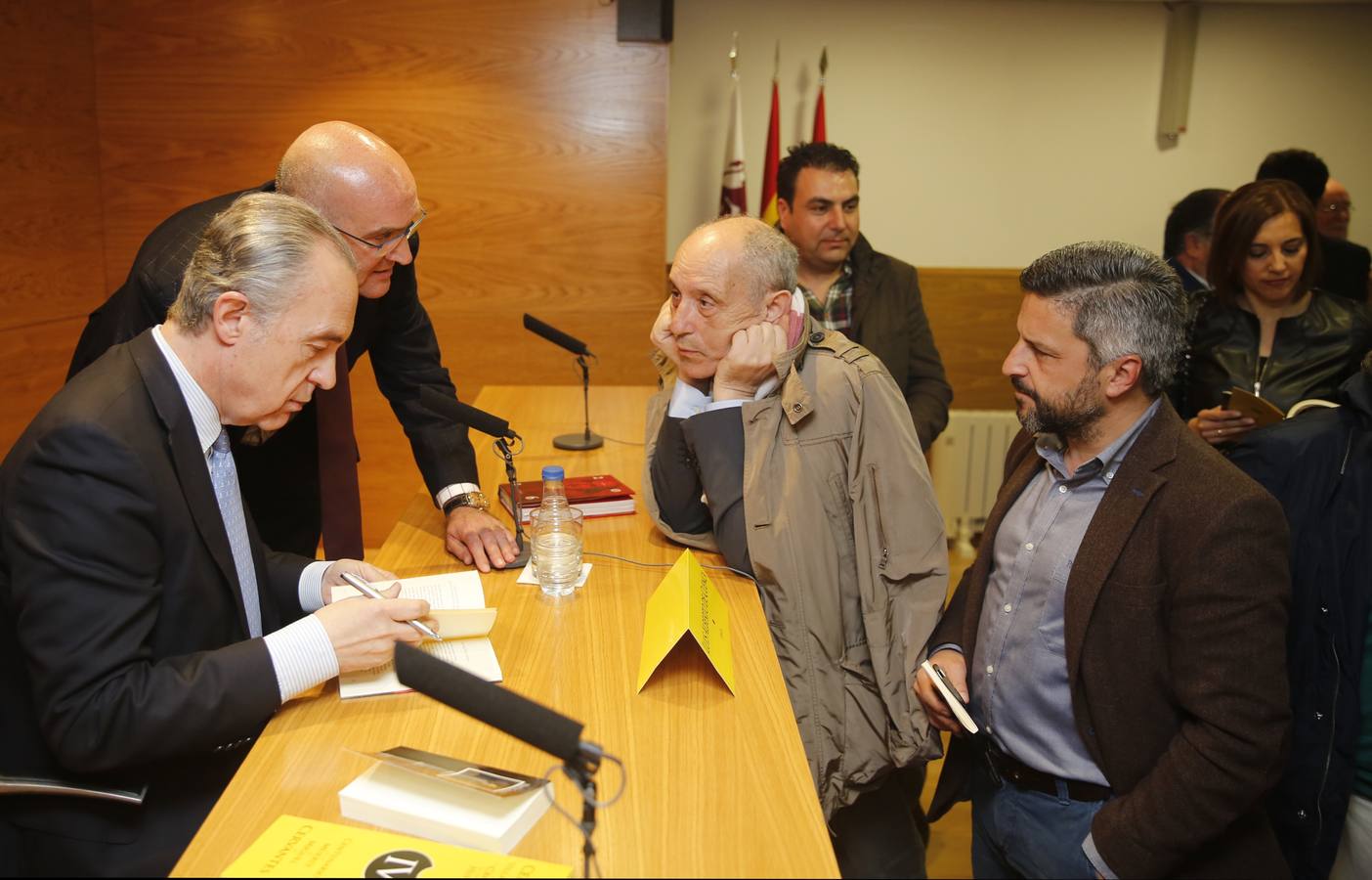 Luis Alberto de Cuenca visita la Villa de Urueña para hablar de la poesía en la obra de Cervantes