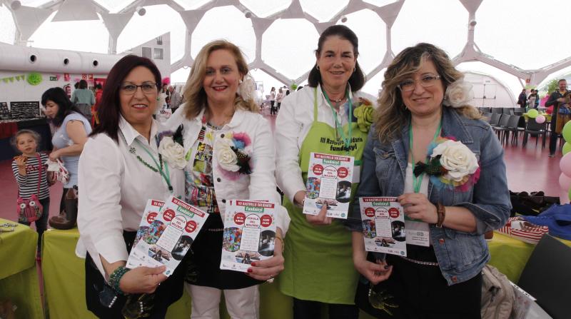 Mercadillo solidario en la Cúpula del Milenio de Valladolid