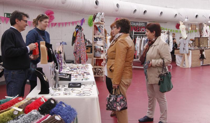 Mercadillo solidario en la Cúpula del Milenio de Valladolid