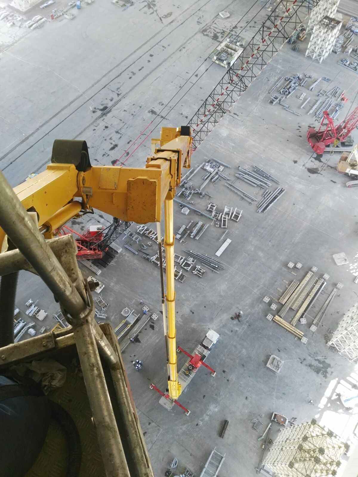 Gruístas vallisoletanos trabajan en la central nuclear de Chernóbil