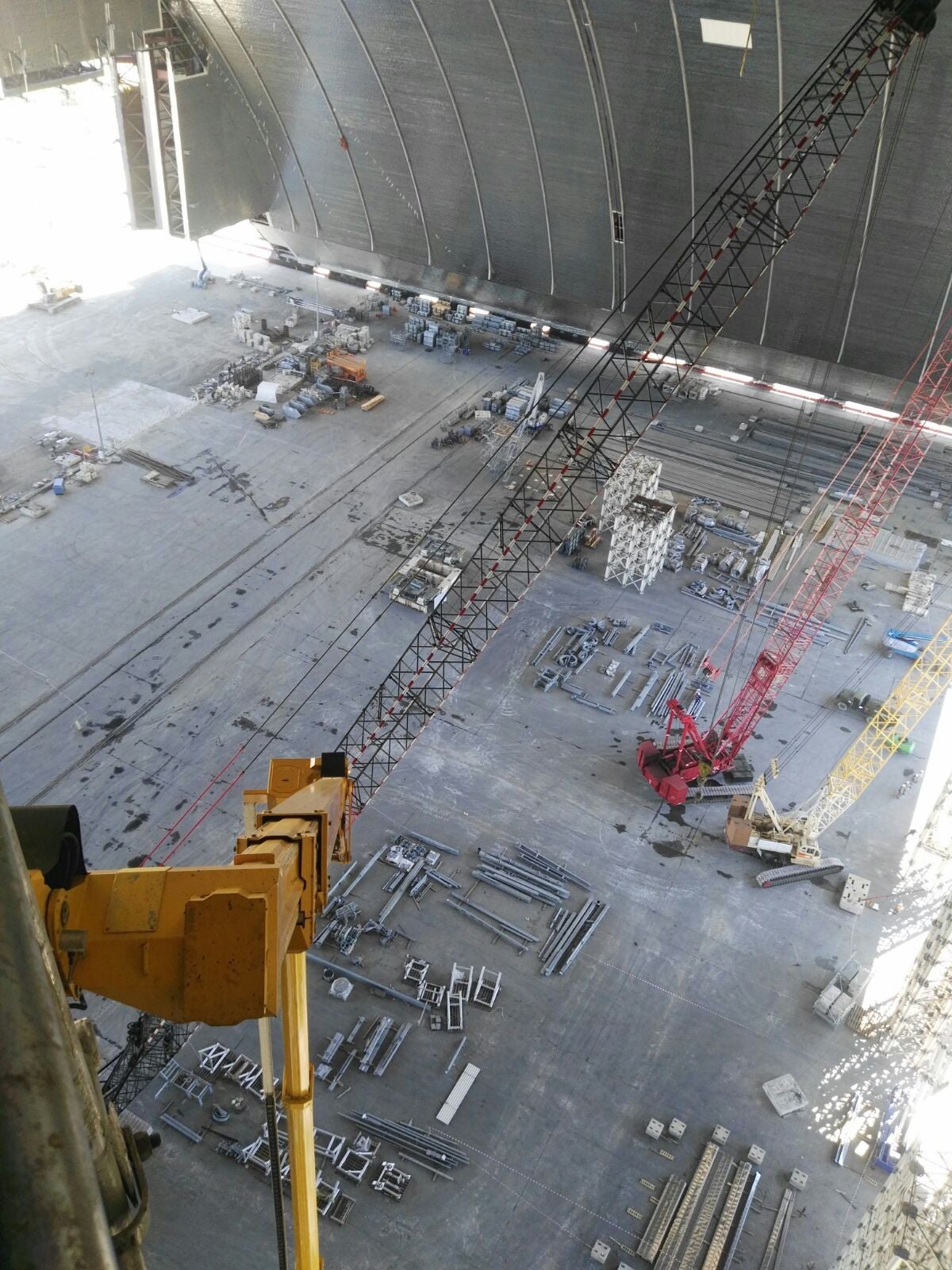 Gruístas vallisoletanos trabajan en la central nuclear de Chernóbil