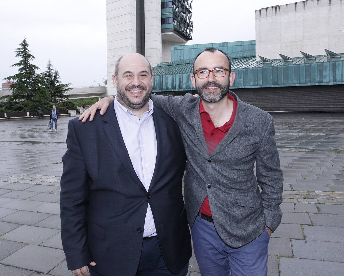 Rafael Santandreu y Julio Alfaro desbrozan con sus métodos el camino a la felicidad en el Aula de Cultura de El Norte