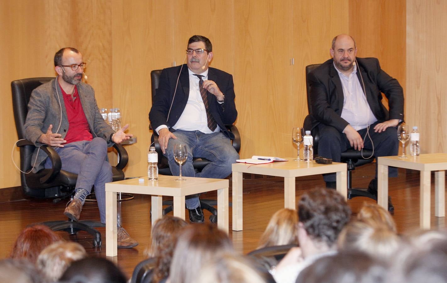 Rafael Santandreu y Julio Alfaro desbrozan con sus métodos el camino a la felicidad en el Aula de Cultura de El Norte