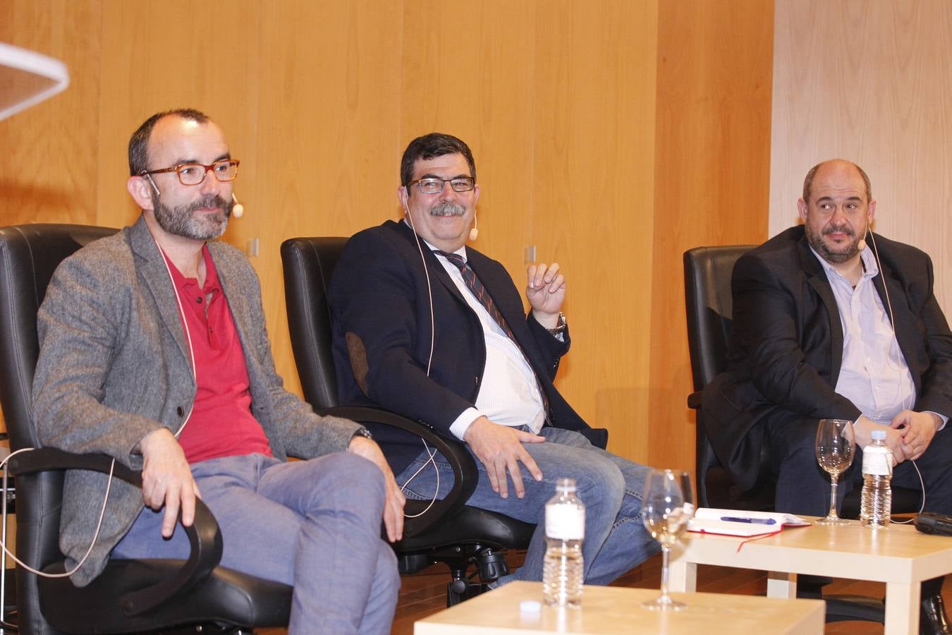 Rafael Santandreu y Julio Alfaro desbrozan con sus métodos el camino a la felicidad en el Aula de Cultura de El Norte