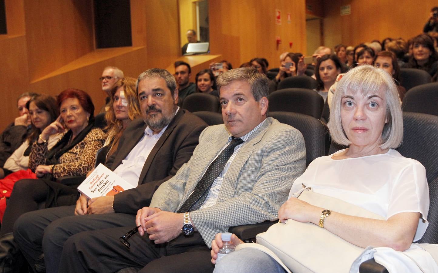 Rafael Santandreu y Julio Alfaro desbrozan con sus métodos el camino a la felicidad en el Aula de Cultura de El Norte