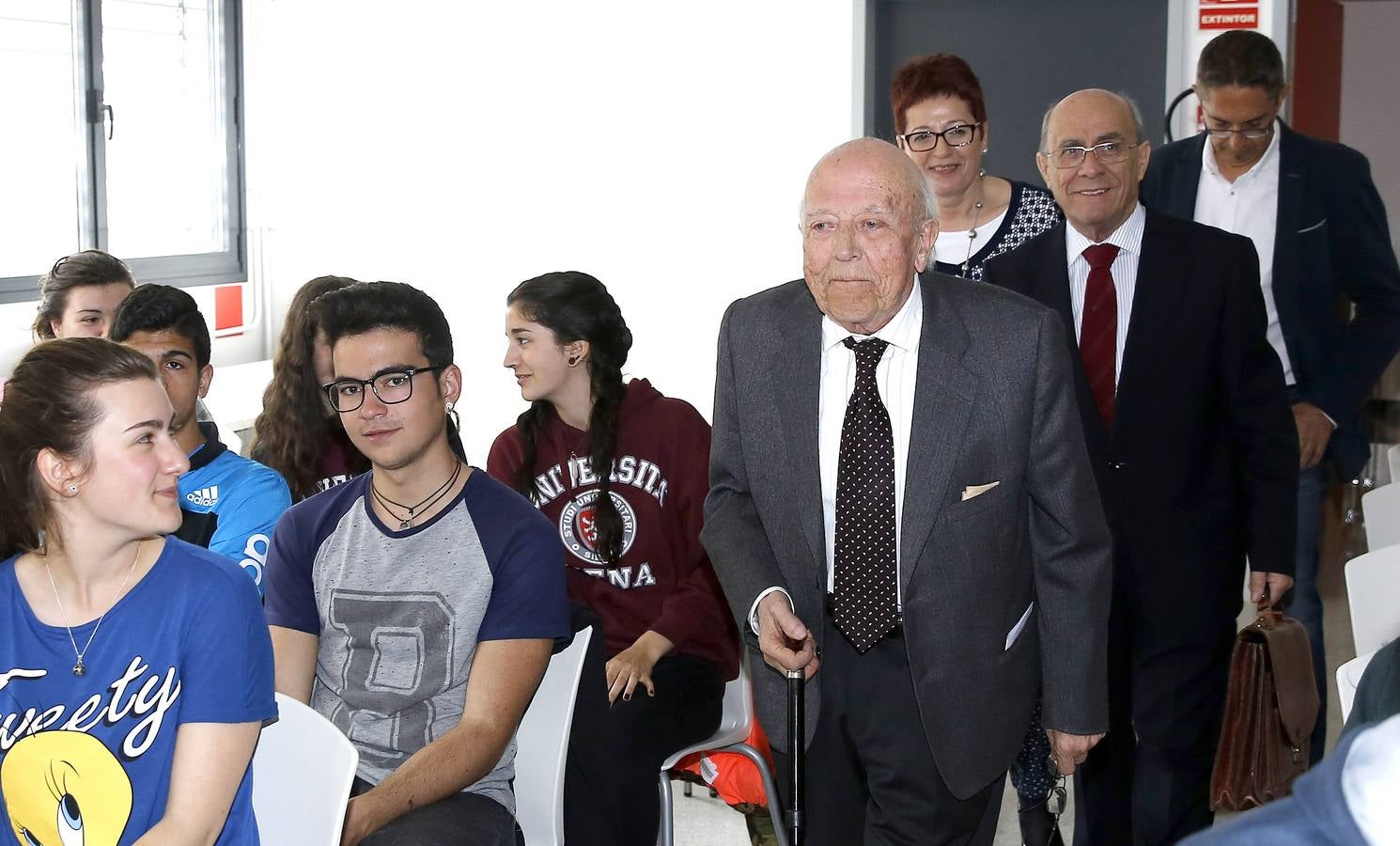 José Jiménez Lozano participa con Teófanes Egido en un encuentro con estudiantes en el centro que lleva su nombre en Parquesol