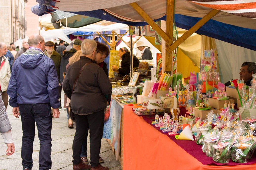 Mercado castellano de San Pedro Regalado en la plaza de San Pablo (2/2)