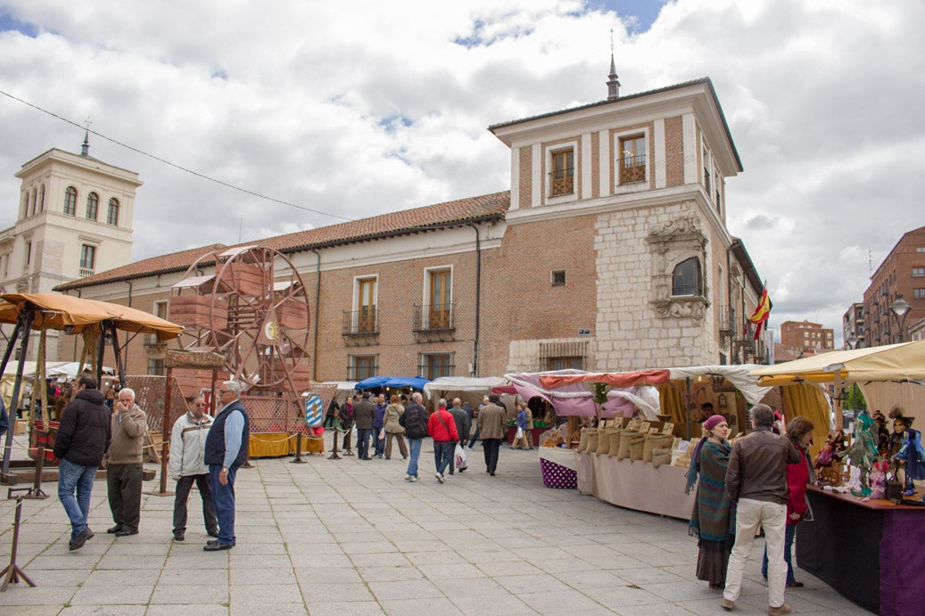 Mercado castellano de San Pedro Regalado en la plaza de San Pablo (2/2)