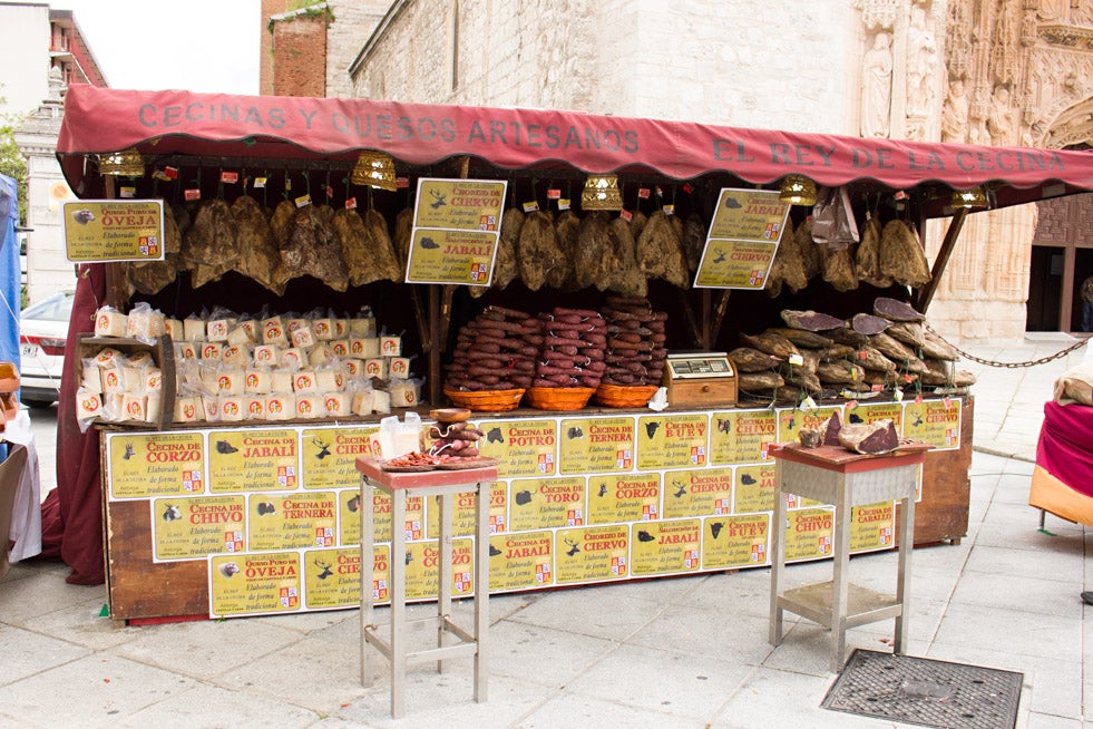 Mercado castellano de San Pedro Regalado en la plaza de San Pablo (2/2)