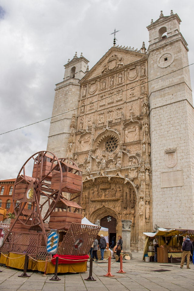 Mercado castellano de San Pedro Regalado en la plaza de San Pablo (2/2)