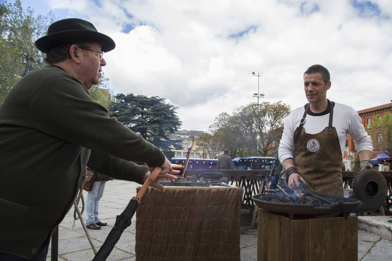 Mercado castellano de San Pedro Regalado en la plaza de San Pablo (1/2)