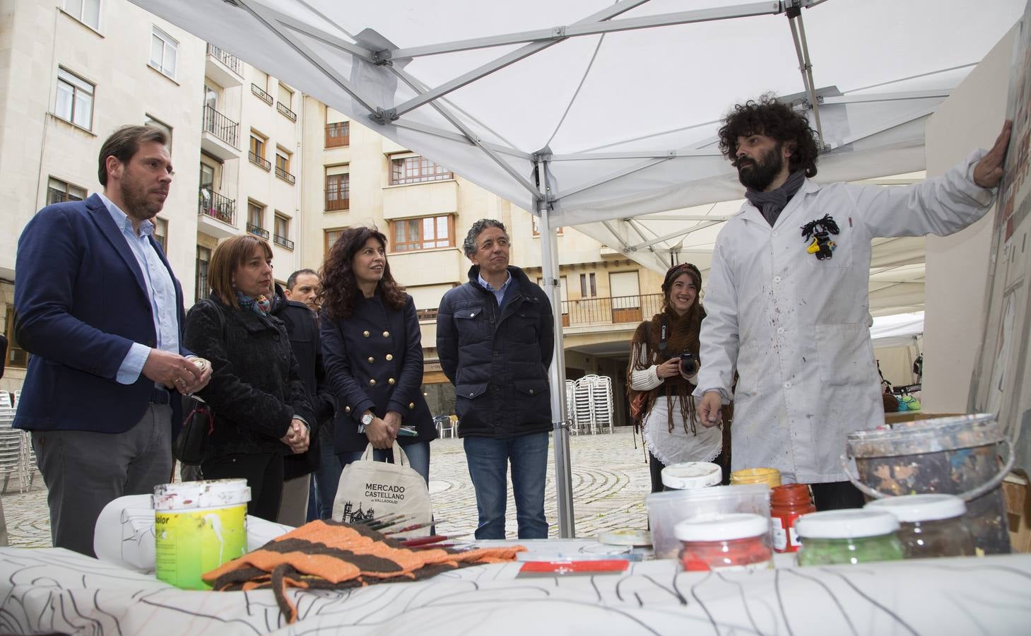 Mercado castellano de San Pedro Regalado en la plaza de San Pablo (1/2)