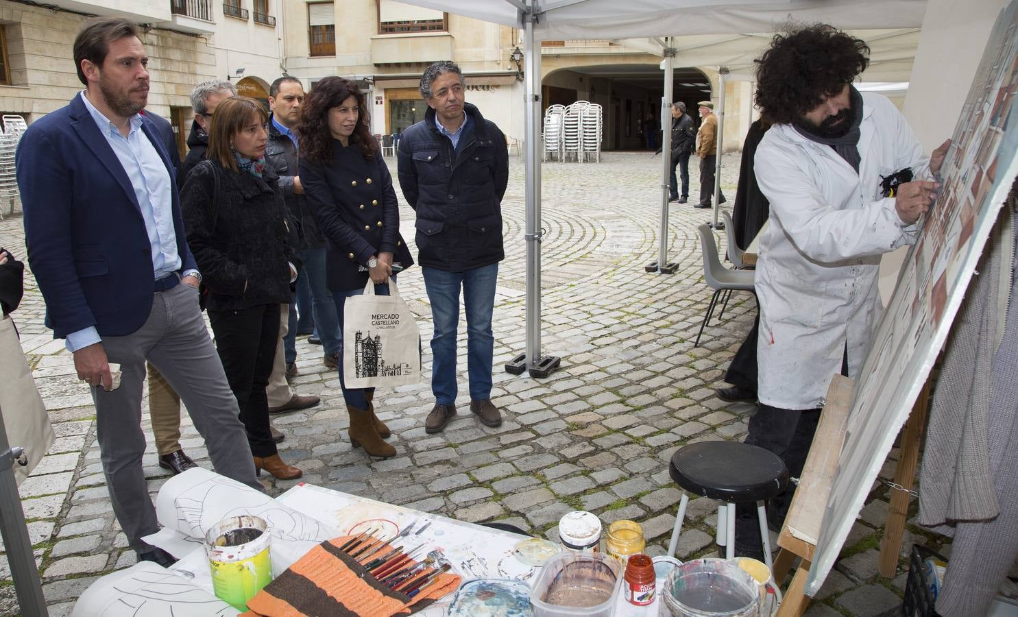 Mercado castellano de San Pedro Regalado en la plaza de San Pablo (1/2)