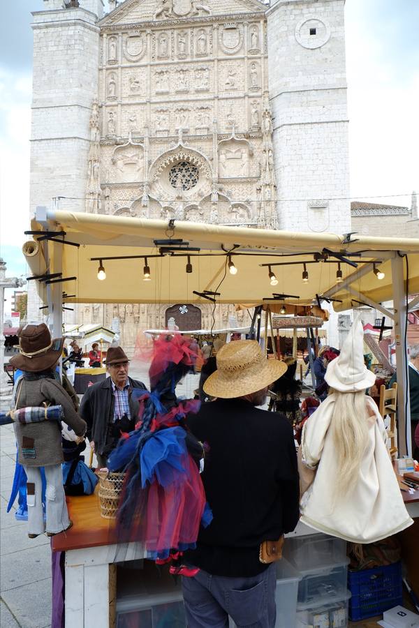 Mercado castellano de San Pedro Regalado en la plaza de San Pablo (1/2)