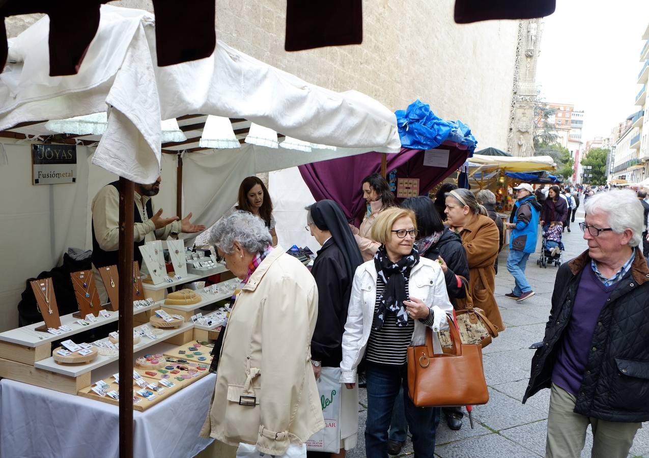 Mercado castellano de San Pedro Regalado en la plaza de San Pablo (1/2)