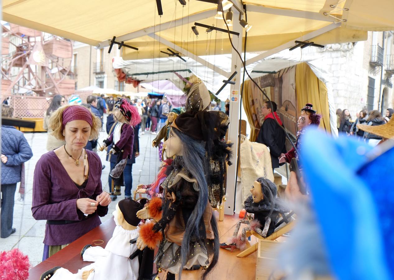 Mercado castellano de San Pedro Regalado en la plaza de San Pablo (1/2)