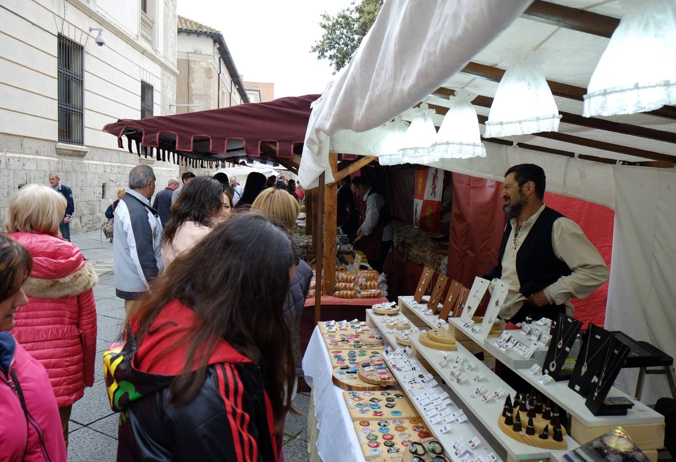 Mercado castellano de San Pedro Regalado en la plaza de San Pablo (1/2)