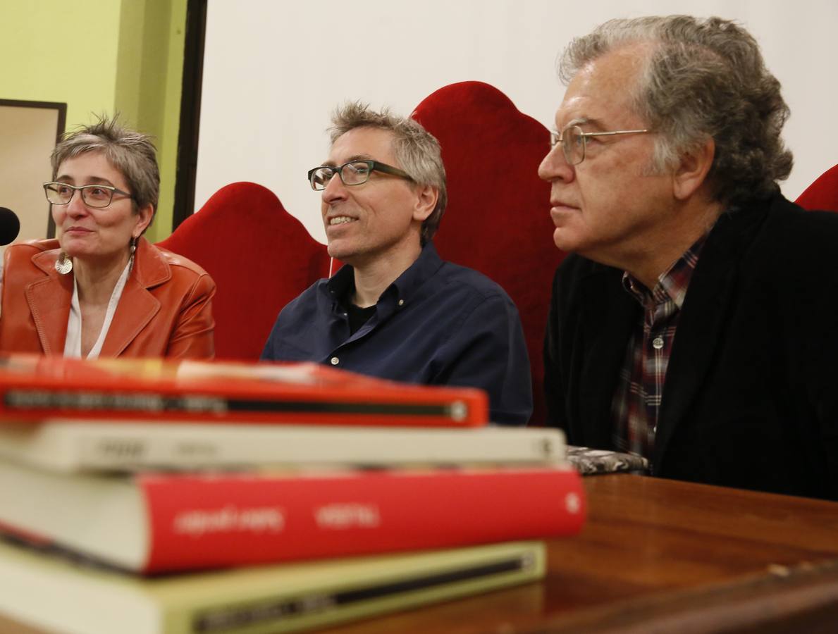 David Trueba participa en un encuentro con alumnos del IES Zorrilla