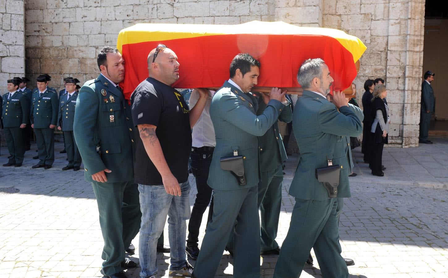 Tordesillas despide al guardia civil arrollado en la A-62 en acto de servicio