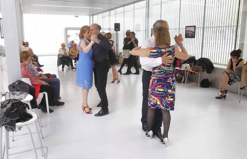 Bailes de salón con la Asociación Cultural 'El Abrazo Palencia Tango'
