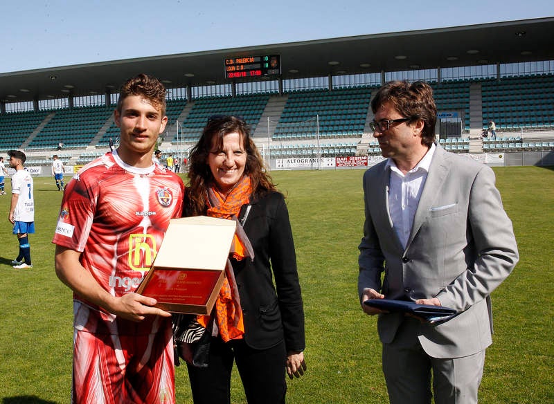 El Deportivo Palencia cae frente al Loja en el primer partido de &#039;play off&#039; (Primera galería)