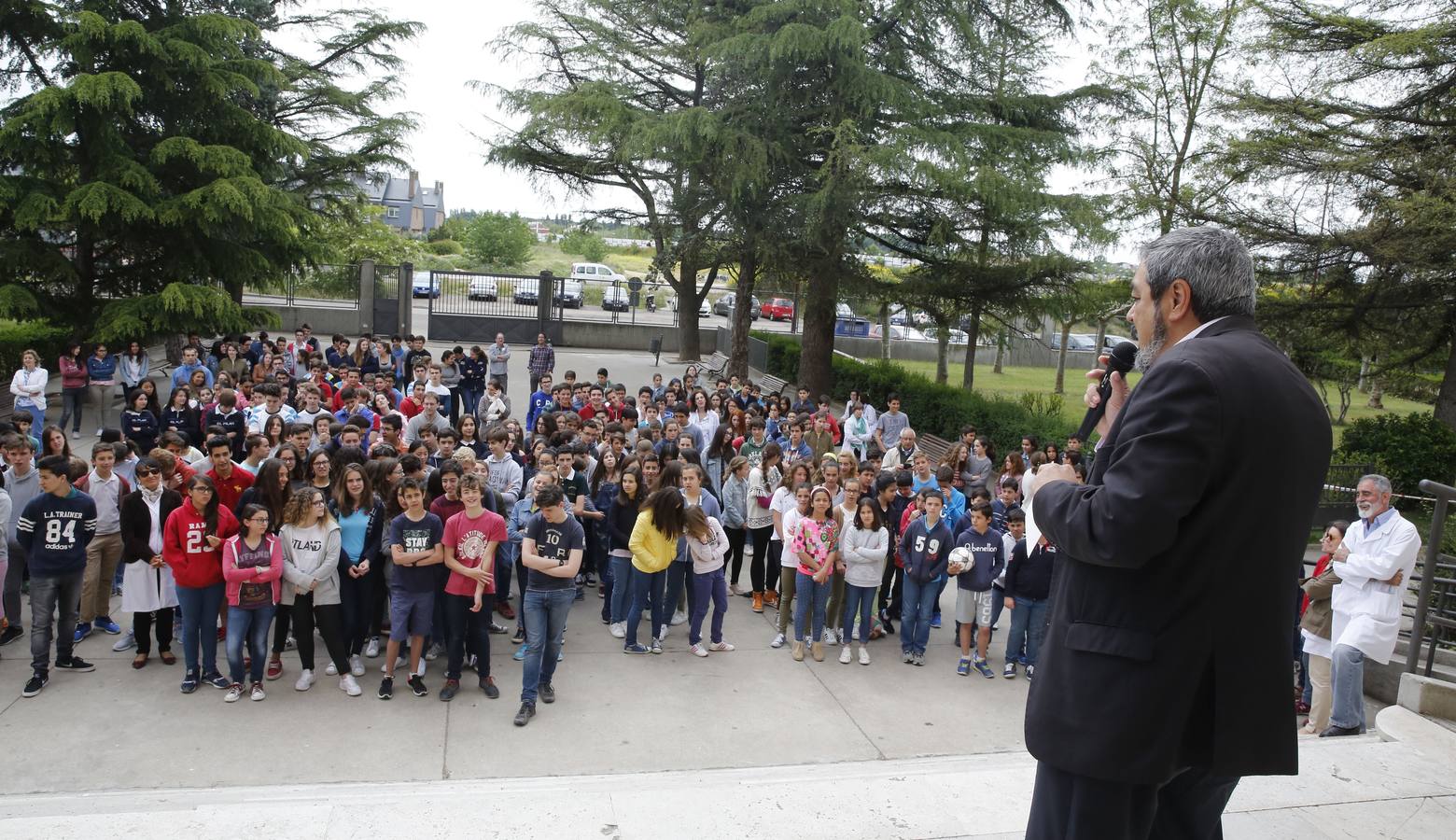 Carlos Aganzo inaugura la semana cultural del colegio del Pilar