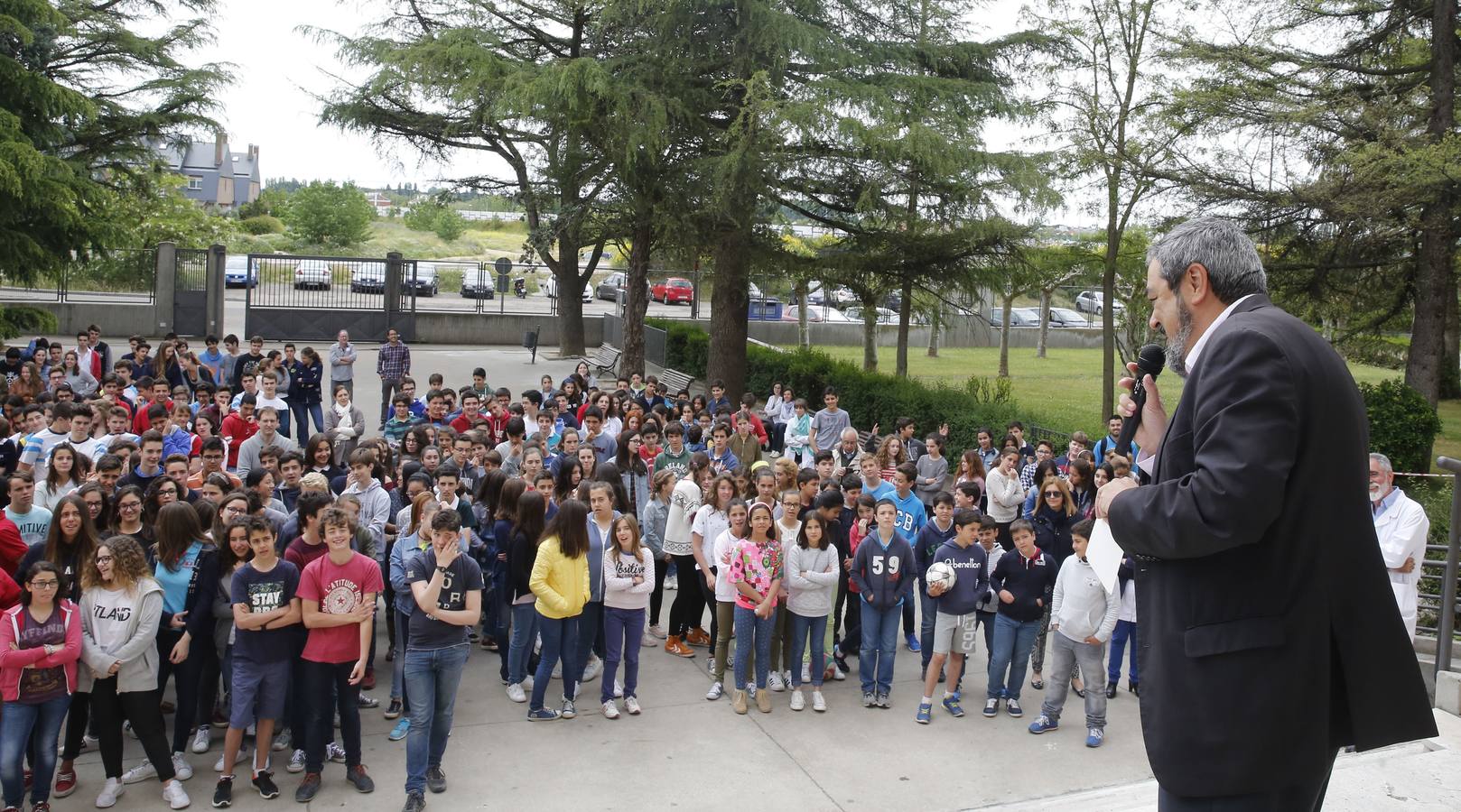 Carlos Aganzo inaugura la semana cultural del colegio del Pilar