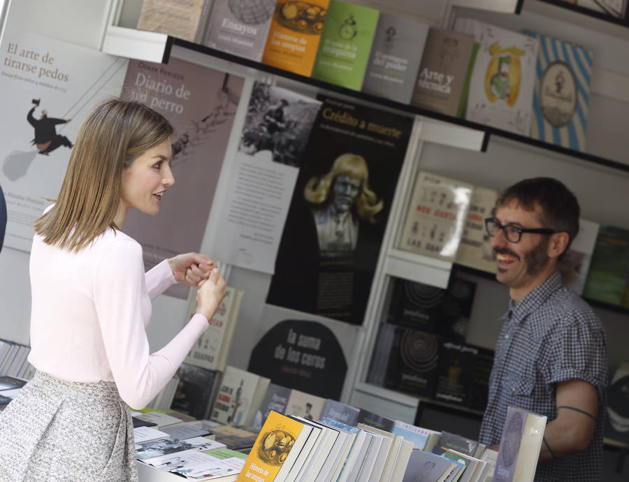 La reina Letizia inaugura la Feria del Libro de Madrid