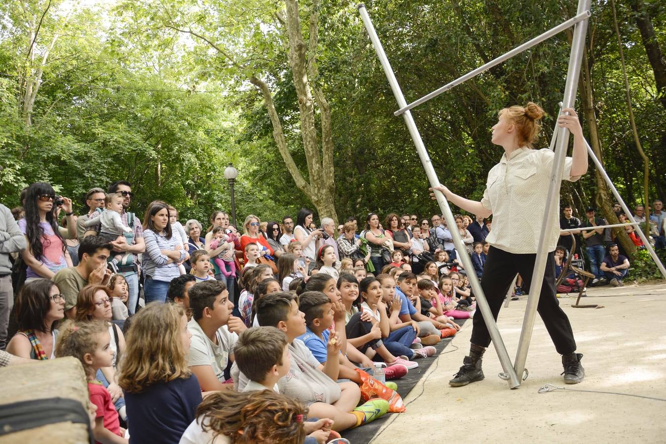 Actuación de Cirque Barbette en el Campo Grande.