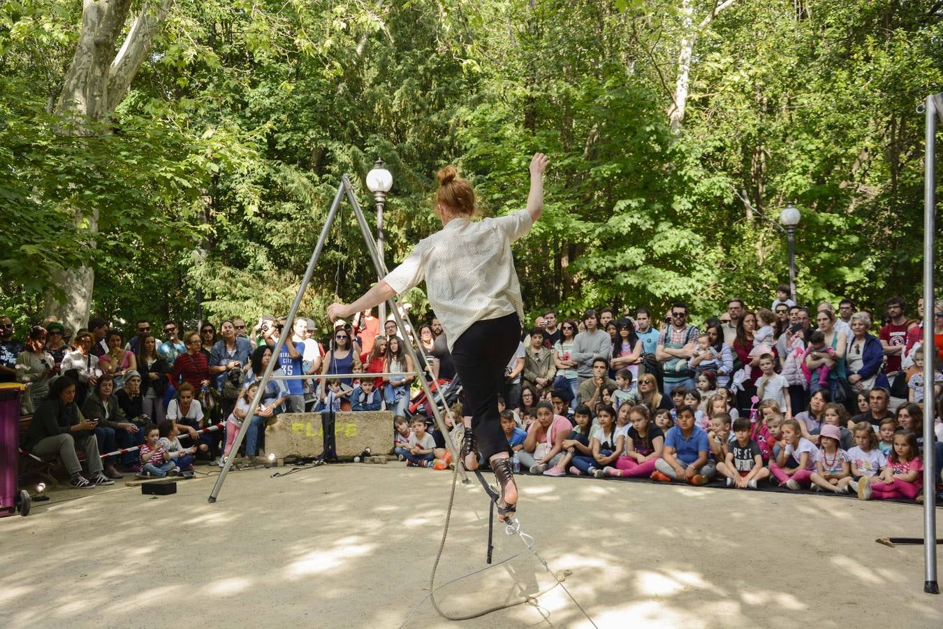 Actuación de Cirque Barbette en el Campo Grande.