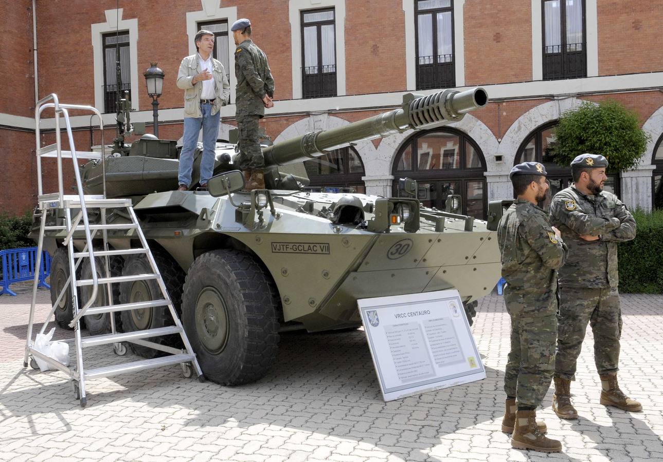 Una exhibición de equipos y vehículos cierra la Semana de las Fuerzas Armadas en Valladolid