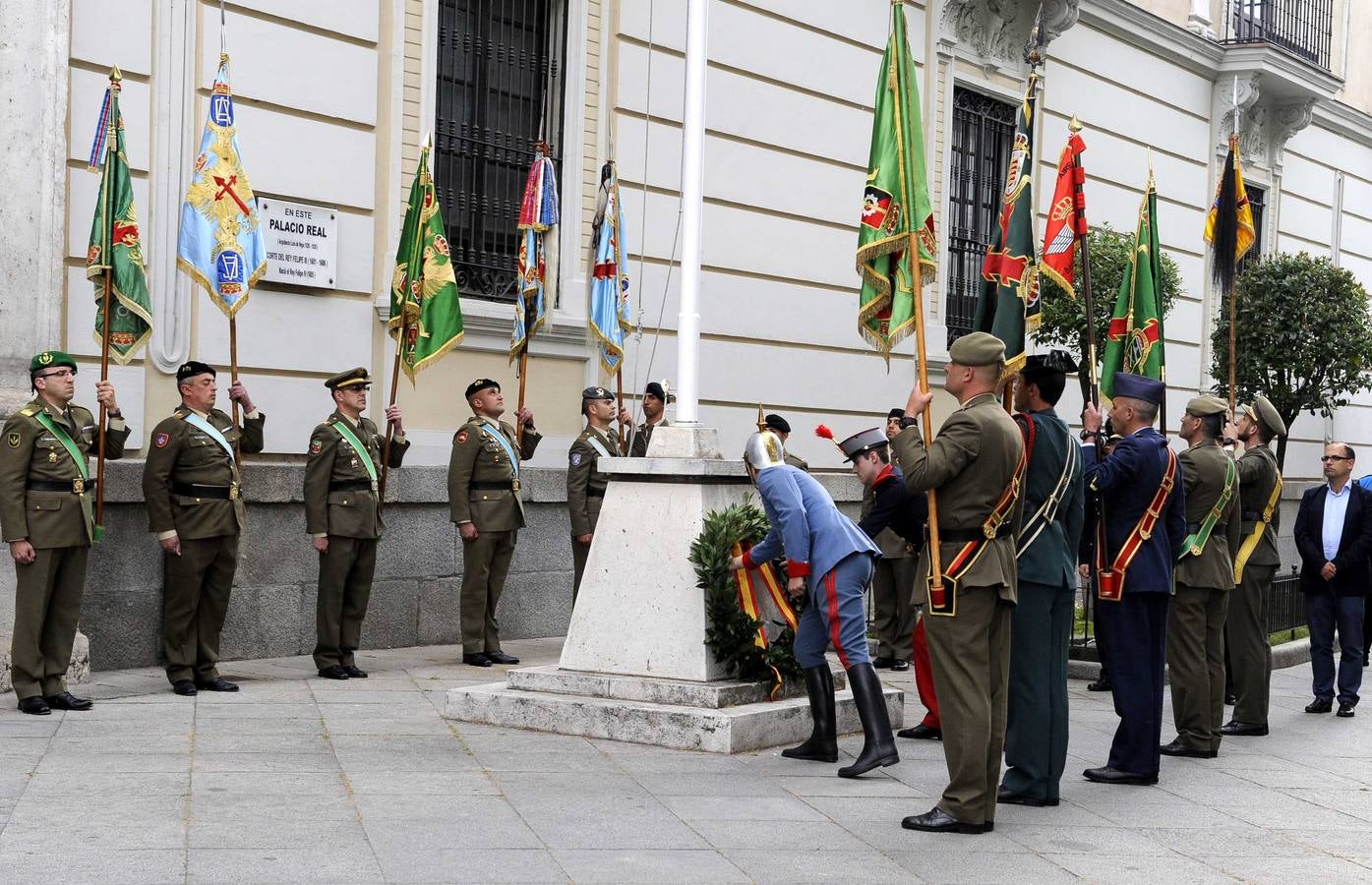 Una exhibición de equipos y vehículos cierra la Semana de las Fuerzas Armadas en Valladolid