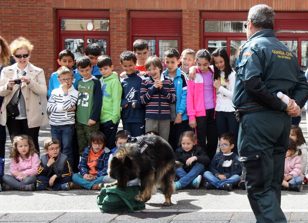 Exhibición de medios de la Guardia Civil en el colegio Santa Clara de Cuéllar