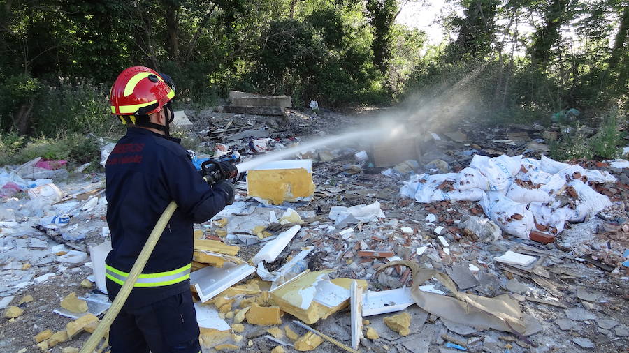 Incendio en un vertedero ilegal de Valladolid