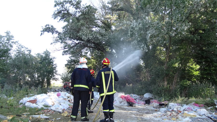 Incendio en un vertedero ilegal de Valladolid