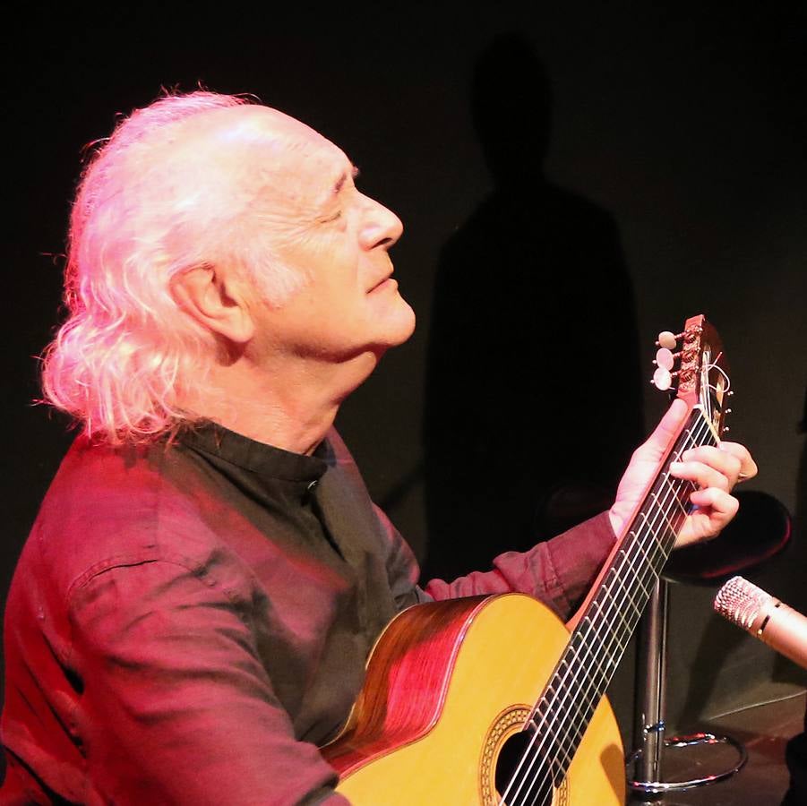 Recital poético de Juan Carlos Mestre en el Aula de Cultura de El Norte de Castilla