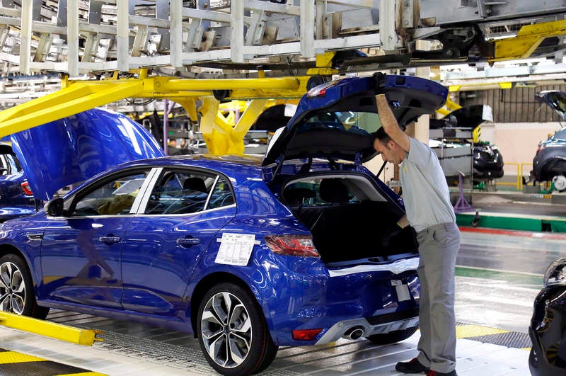 El rey Felipe VI visita la factoría de Renault en Villamuriel (Palencia)