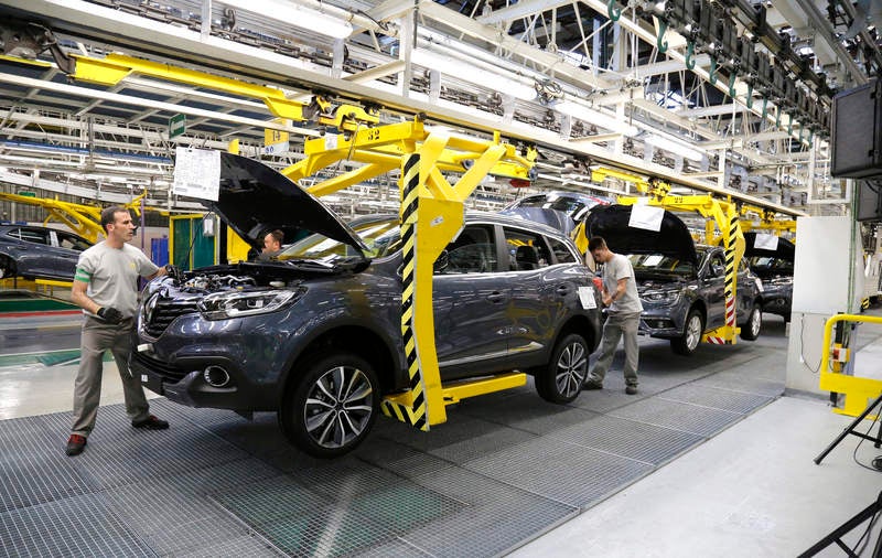 El rey Felipe VI visita la factoría de Renault en Villamuriel (Palencia)