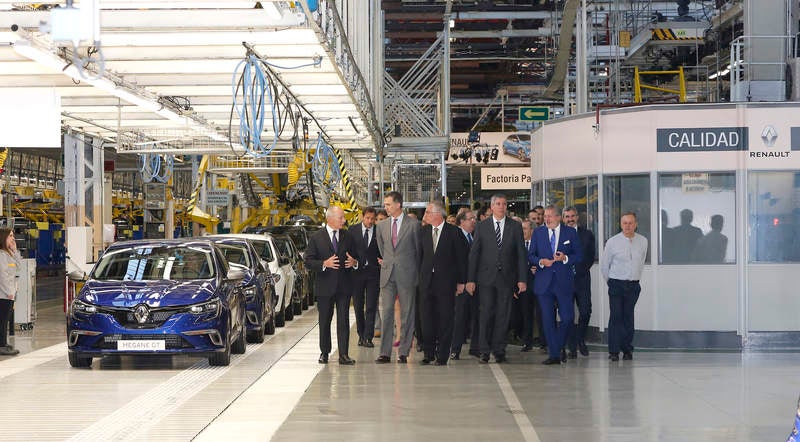 El rey Felipe VI visita la factoría de Renault en Villamuriel (Palencia)