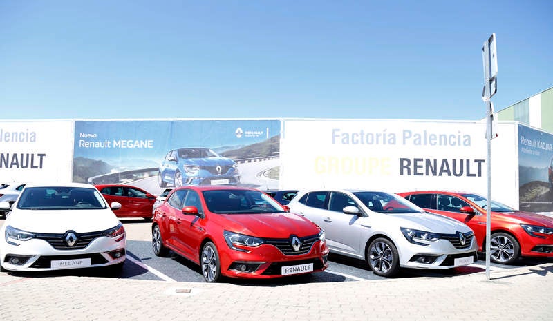 El rey Felipe VI visita la factoría de Renault en Villamuriel (Palencia)