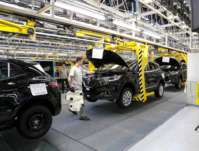 El rey Felipe VI visita la factoría de Renault en Villamuriel (Palencia)