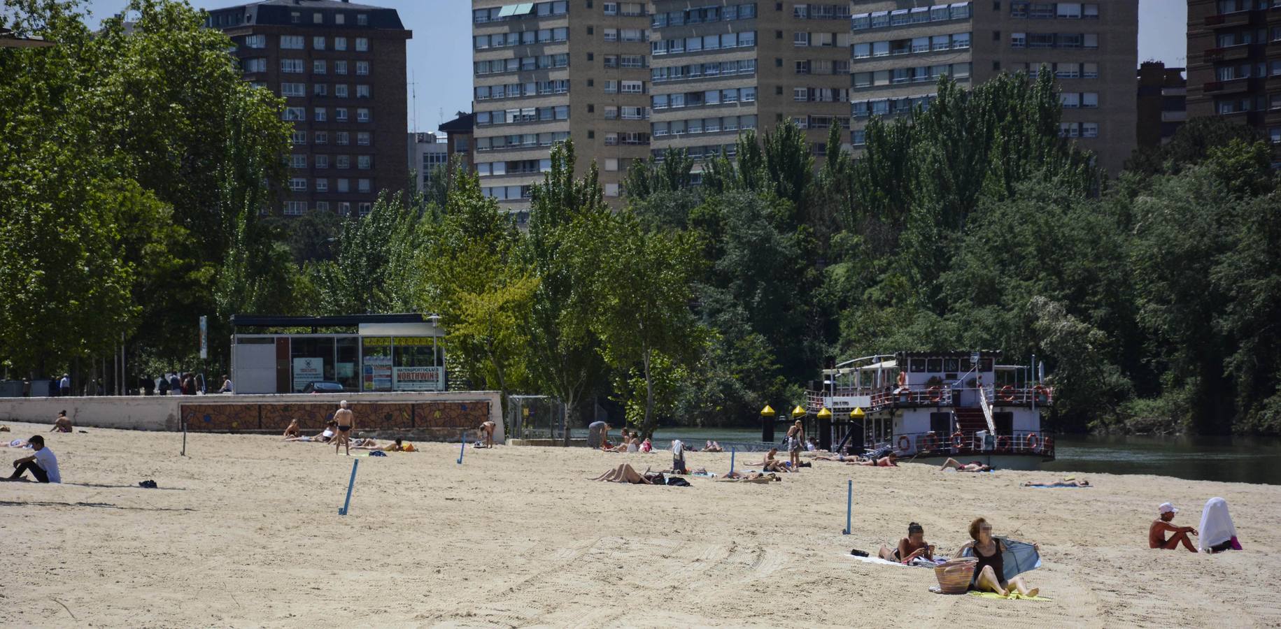 Jornada veraniega en la playa del Pisuerga