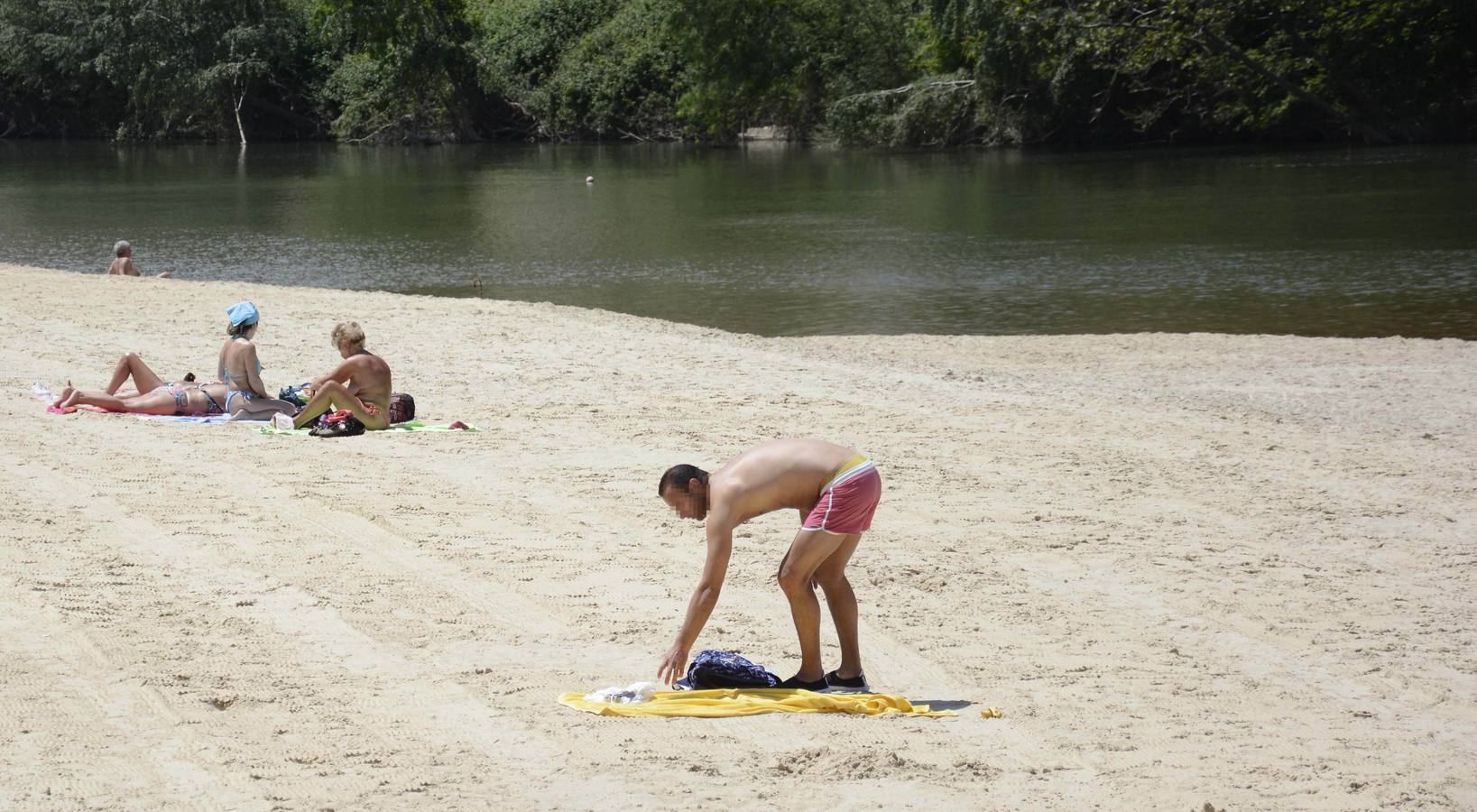 Jornada veraniega en la playa del Pisuerga