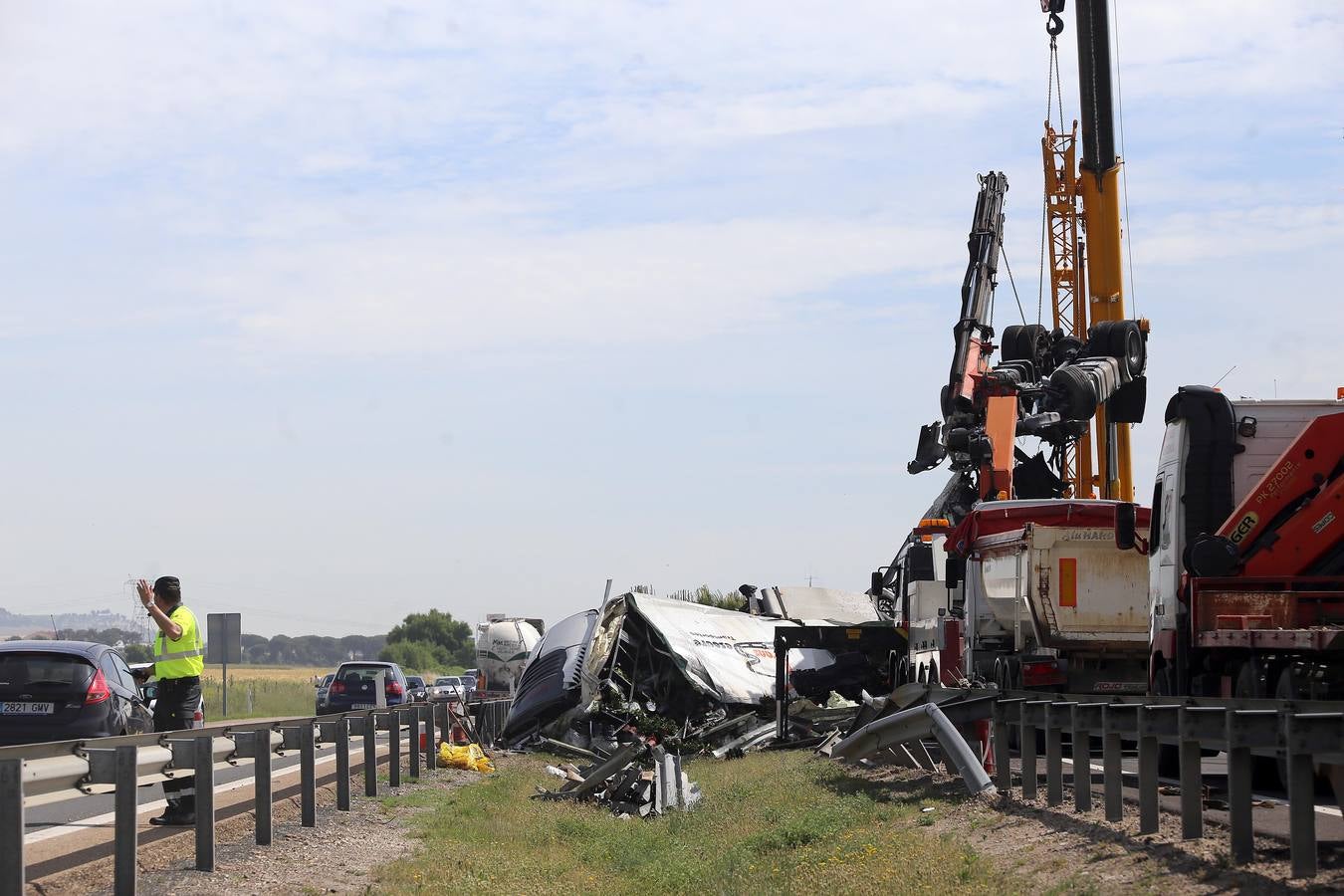 Vuelco de un camión en la A-62 a la altura de Geria (Valladolid)