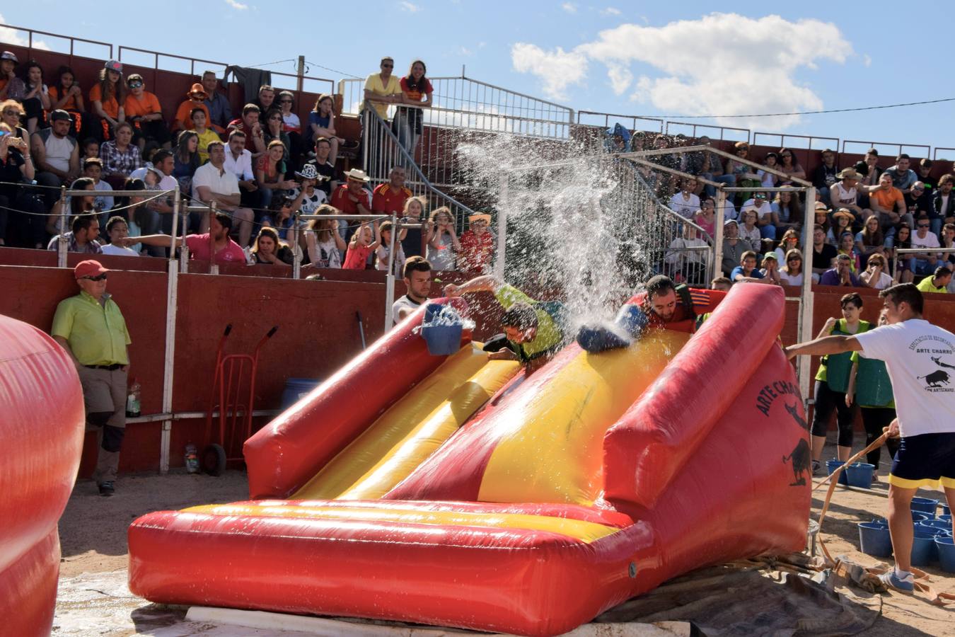 Humor y diversión en el día grande de las fiestas de Guardo (Palencia)