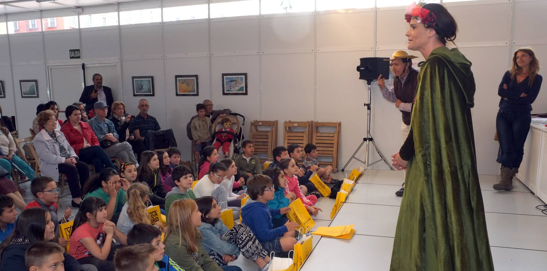 Ramón García presenta &#039;El Quijote en veintitantas letras&#039; en la Feria del Libro