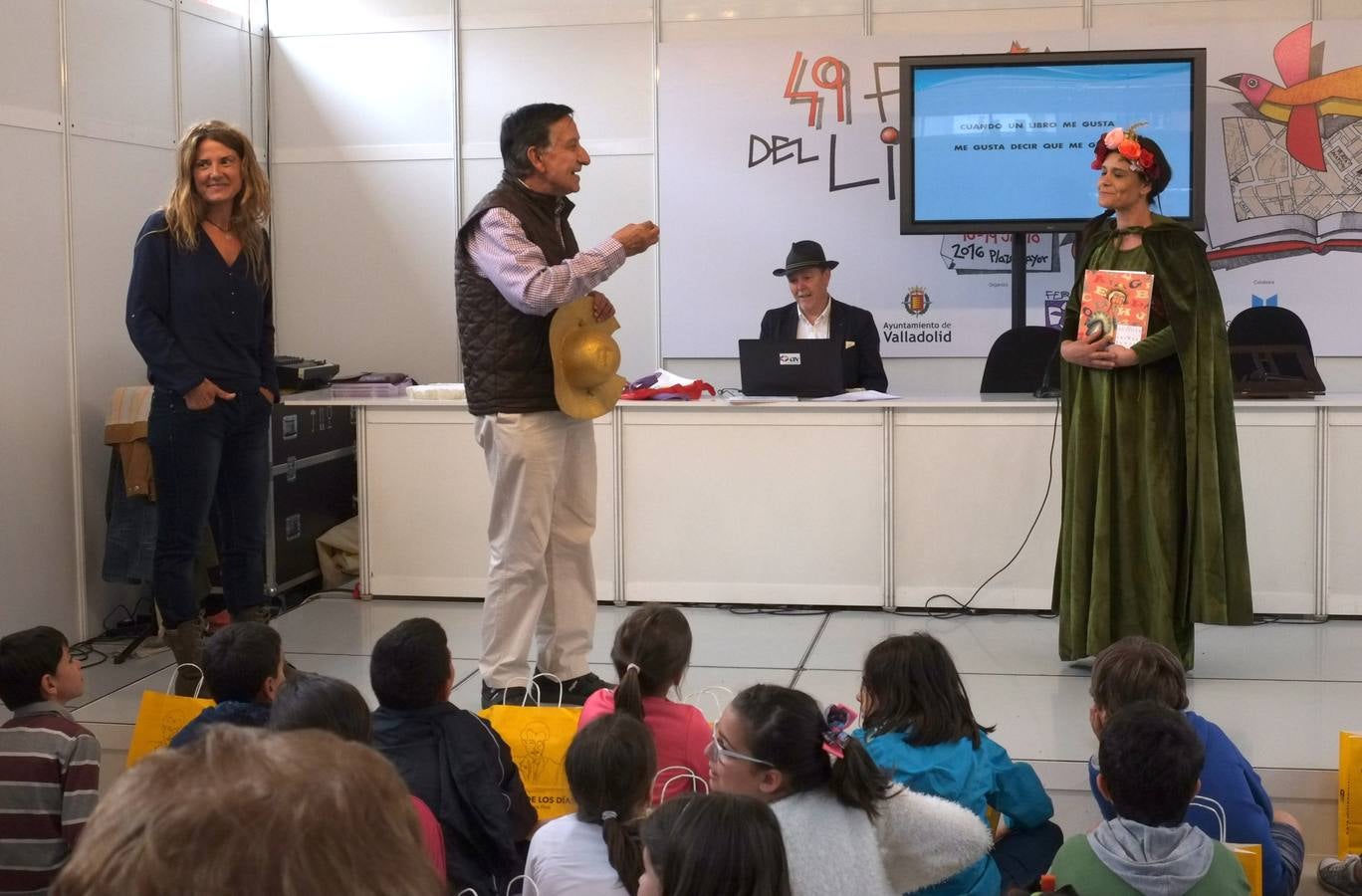 Ramón García presenta &#039;El Quijote en veintitantas letras&#039; en la Feria del Libro