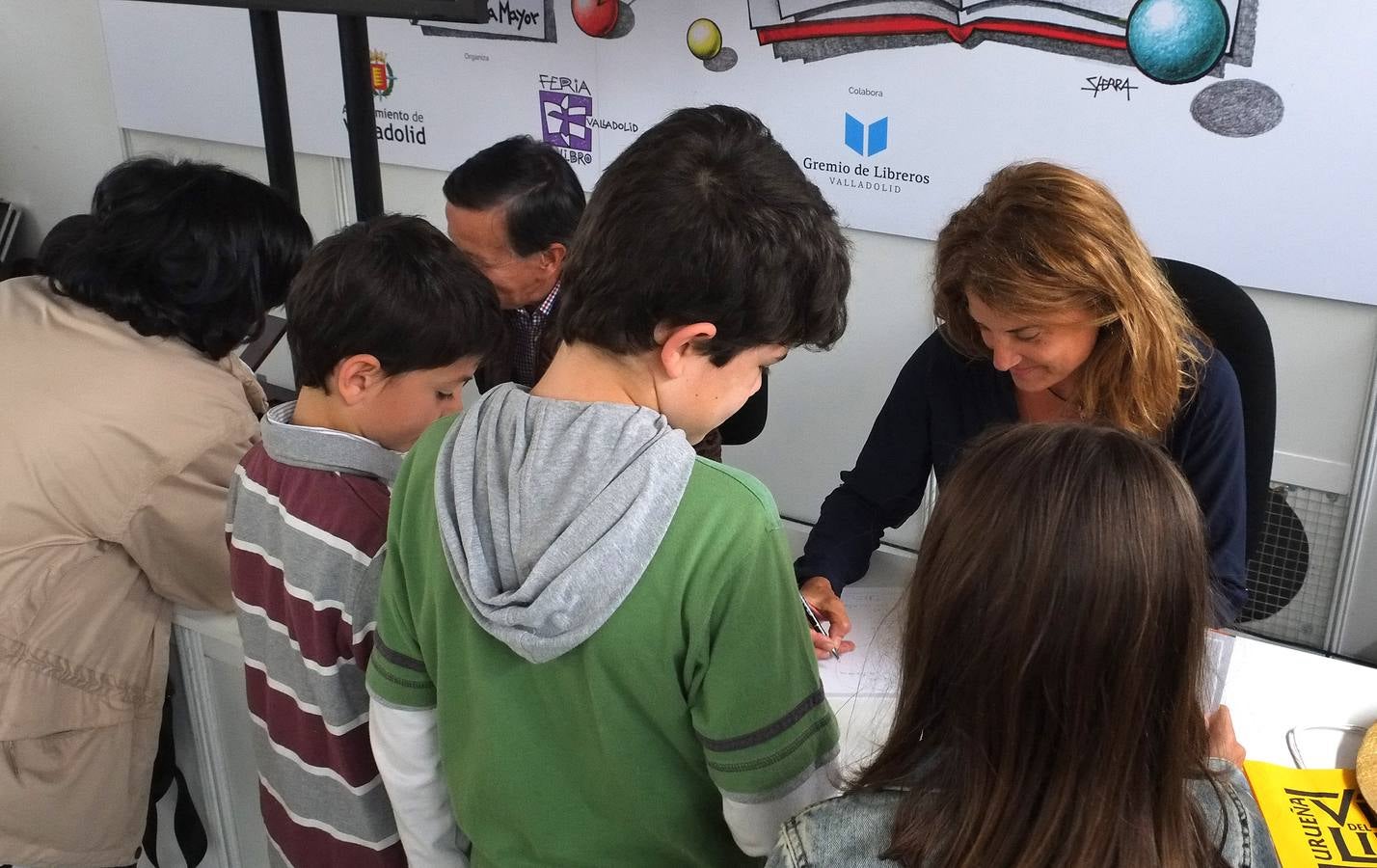Ramón García presenta &#039;El Quijote en veintitantas letras&#039; en la Feria del Libro